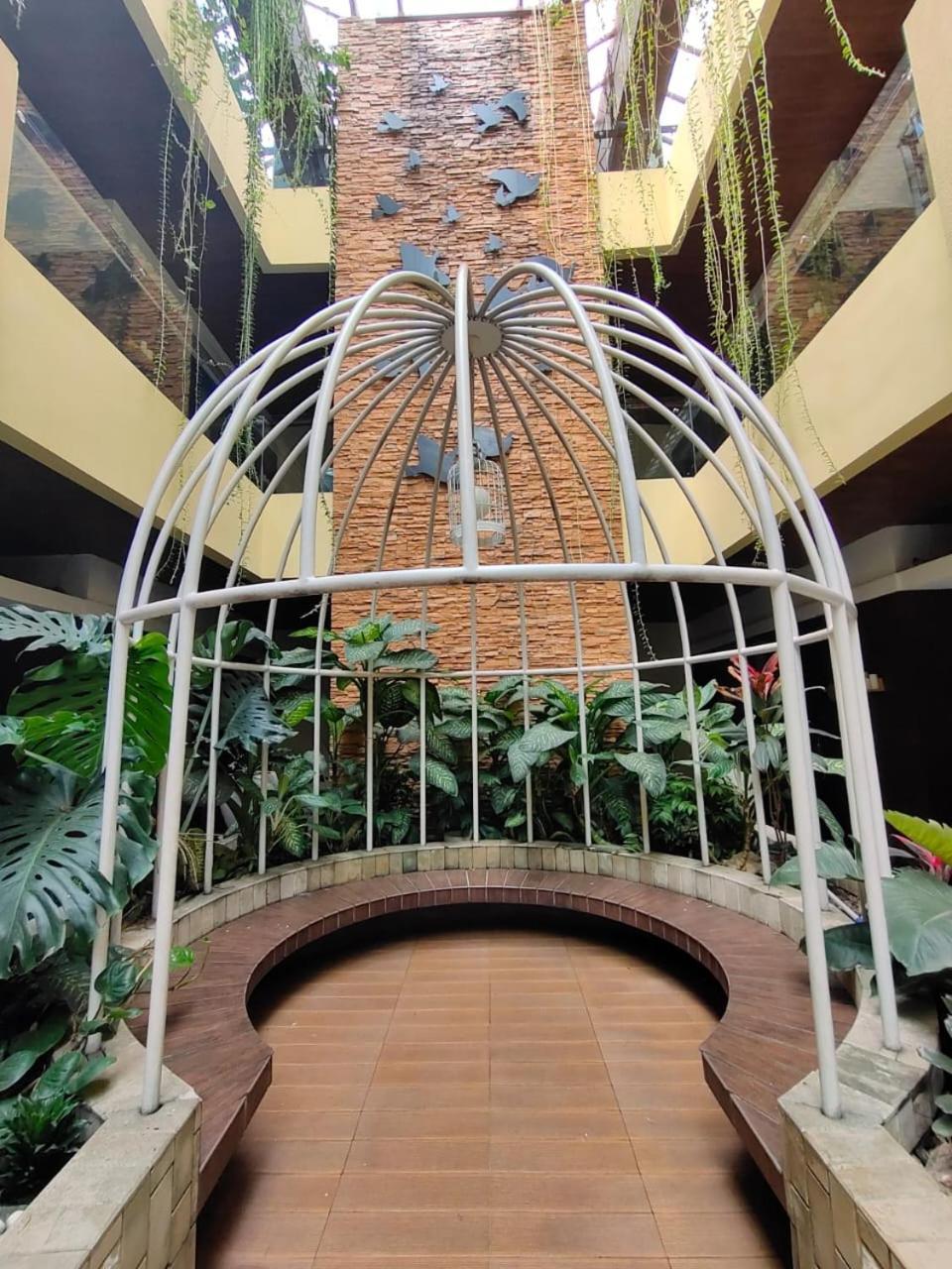Sweet Garden Guest House Malang Eksteriør bilde